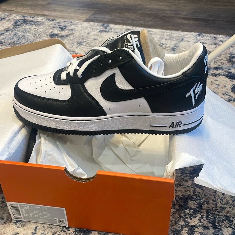Air Force one low size 9 black and white